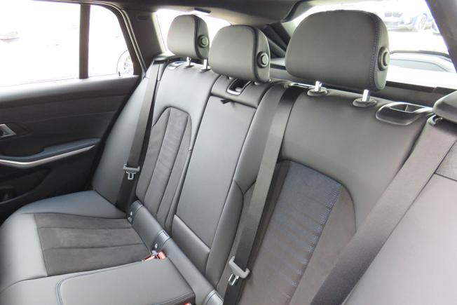 BMW 3 Series Photo 26