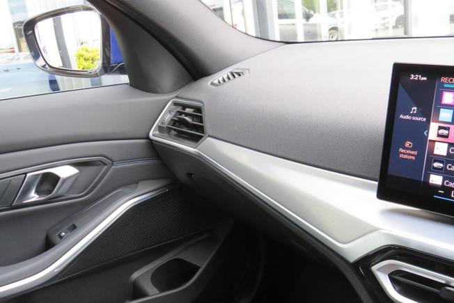 BMW 3 Series Photo 34