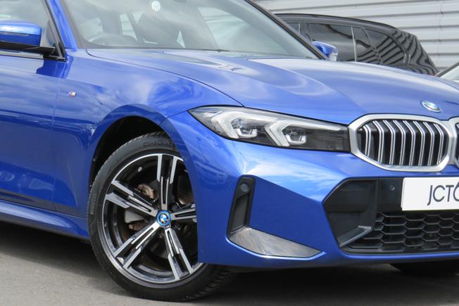 BMW 3 Series Photo 6