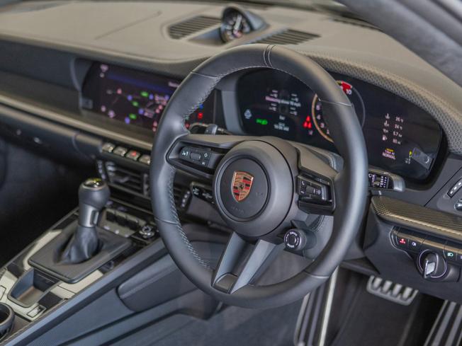 PORSCHE 911 Photo 8