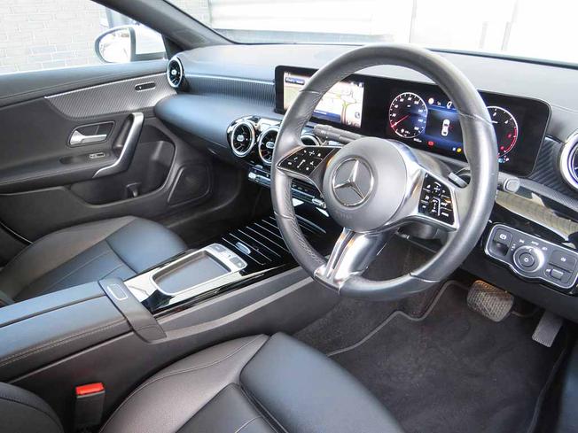 MERCEDES-BENZ CLA Class Photo 16