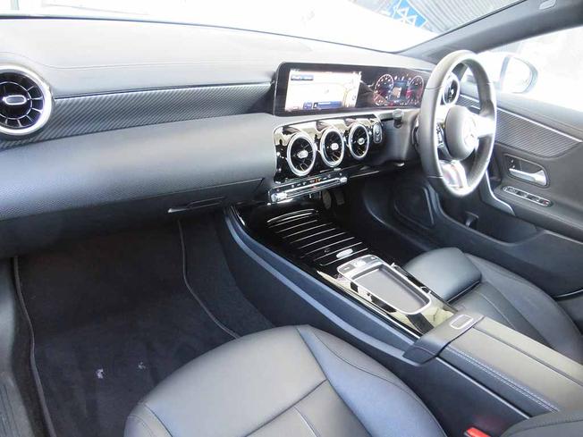 MERCEDES-BENZ CLA Class Photo 3