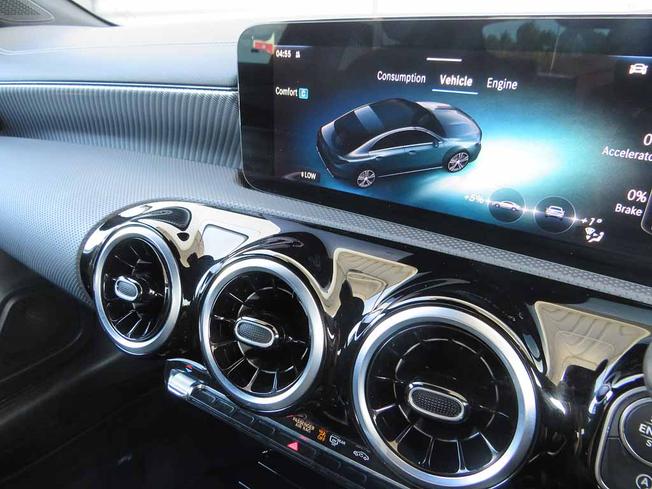 MERCEDES-BENZ CLA Class Photo 35