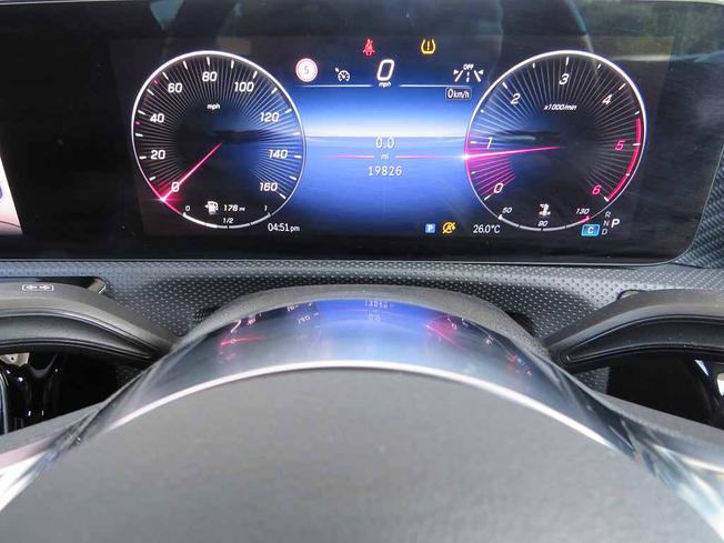 MERCEDES-BENZ CLA Class Photo 4