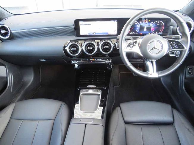 MERCEDES-BENZ CLA Class Photo 5