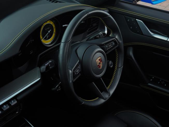 PORSCHE 911 Photo 11
