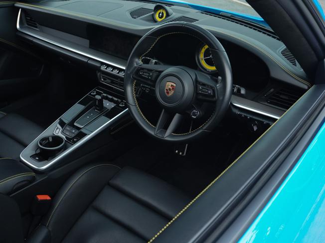PORSCHE 911 Photo 12