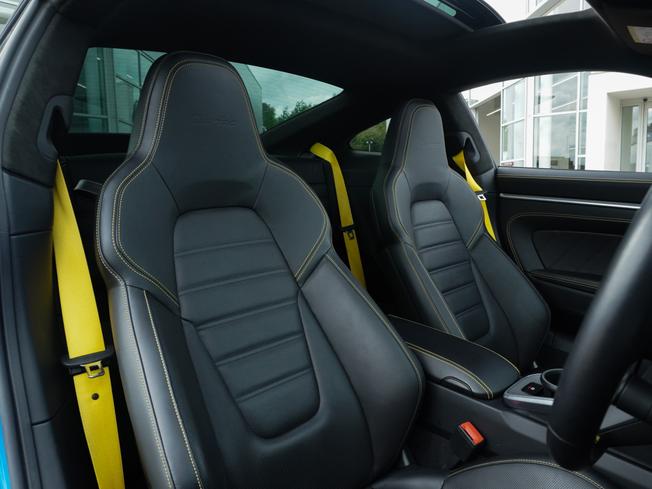 PORSCHE 911 Photo 16