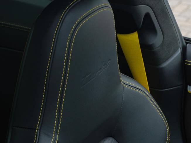 PORSCHE 911 Photo 17
