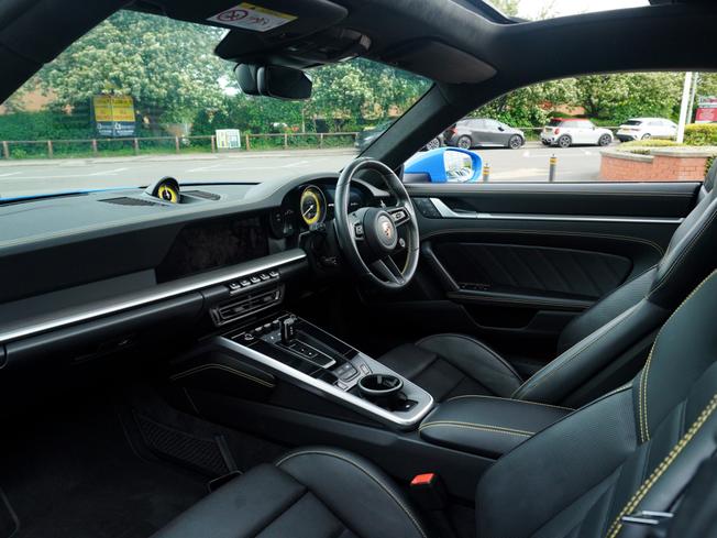 PORSCHE 911 Photo 3
