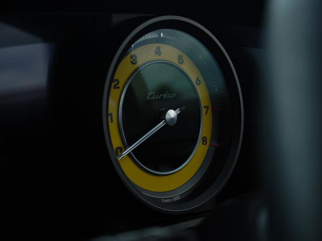 PORSCHE 911 Photo 31