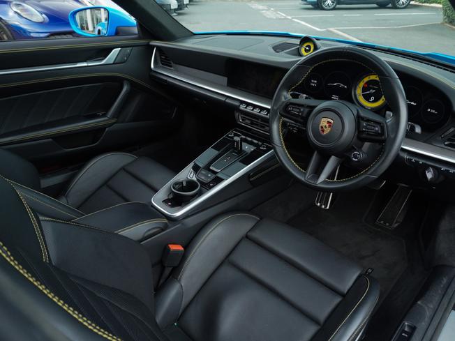 PORSCHE 911 Photo 9