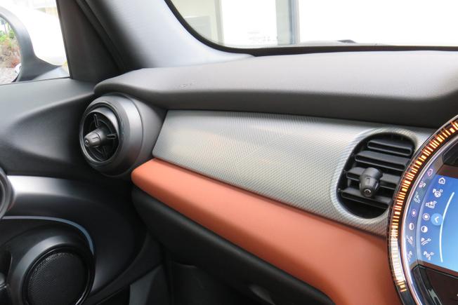 MINI Hatch Photo 16
