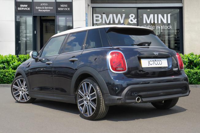MINI Hatch Photo 2