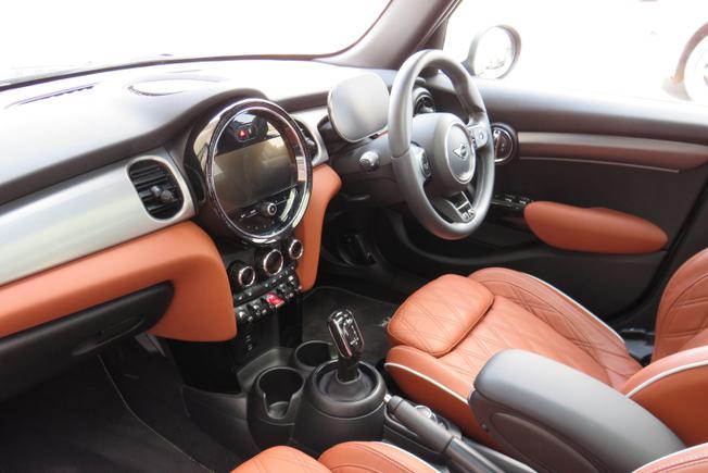MINI Hatch Photo 38