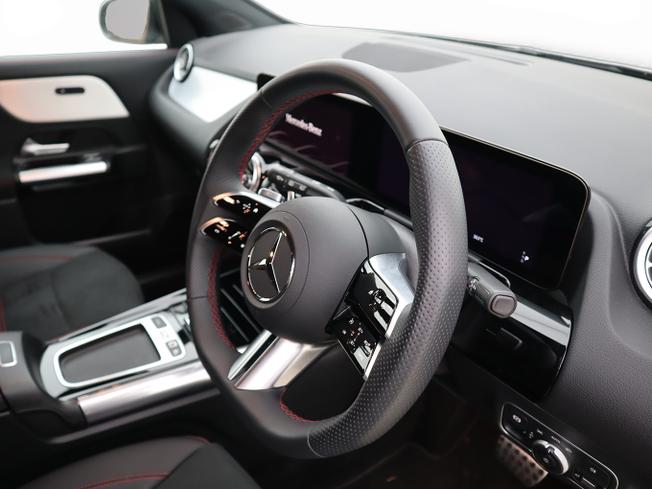 MERCEDES-BENZ GLA Photo 12