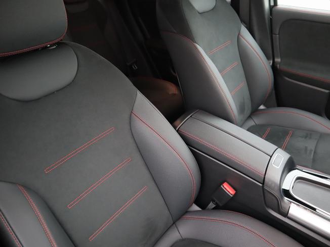 MERCEDES-BENZ GLA Photo 13