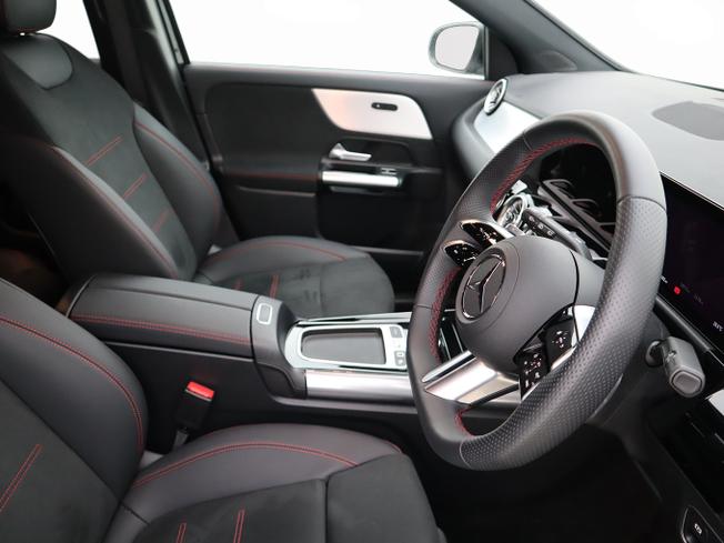 MERCEDES-BENZ GLA Photo 14