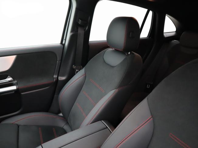 MERCEDES-BENZ GLA Photo 19