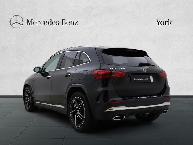 MERCEDES-BENZ GLA Photo 2