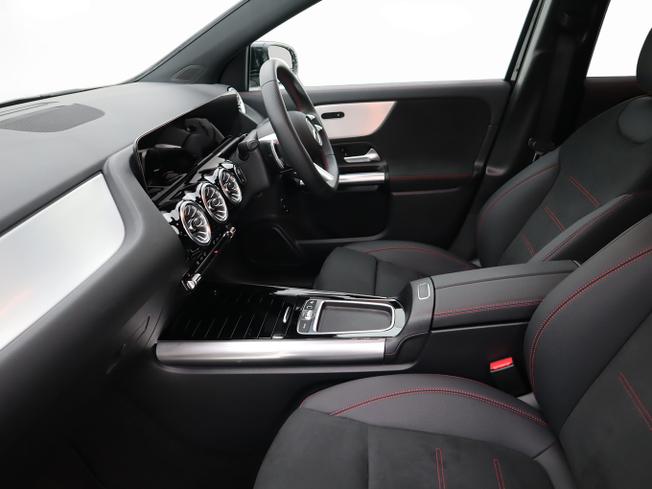 MERCEDES-BENZ GLA Photo 21