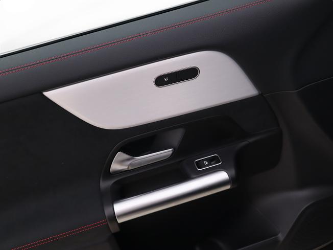 MERCEDES-BENZ GLA Photo 22