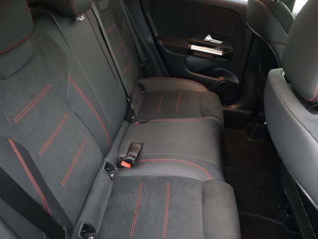 MERCEDES-BENZ GLA Photo 29