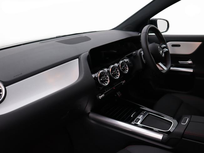 MERCEDES-BENZ GLA Photo 3