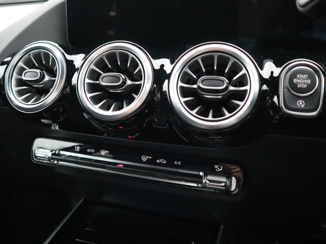 MERCEDES-BENZ GLA Photo 31
