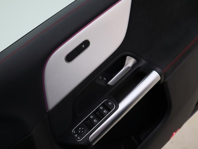 MERCEDES-BENZ GLA Photo 40