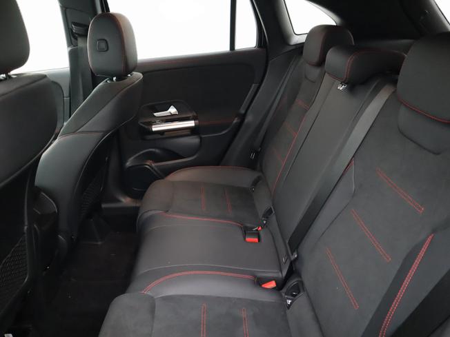 MERCEDES-BENZ GLA Photo 8