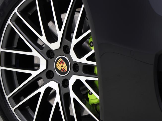 PORSCHE Panamera Photo 21