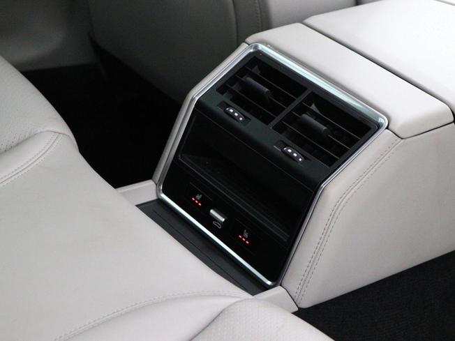 PORSCHE Panamera Photo 24