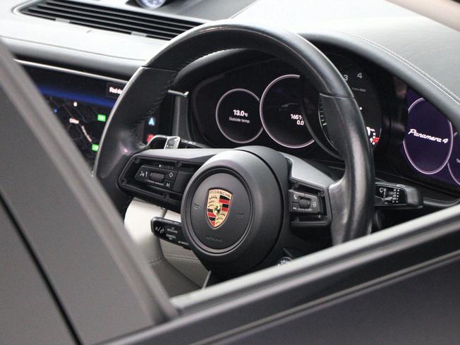 PORSCHE Panamera Photo 26
