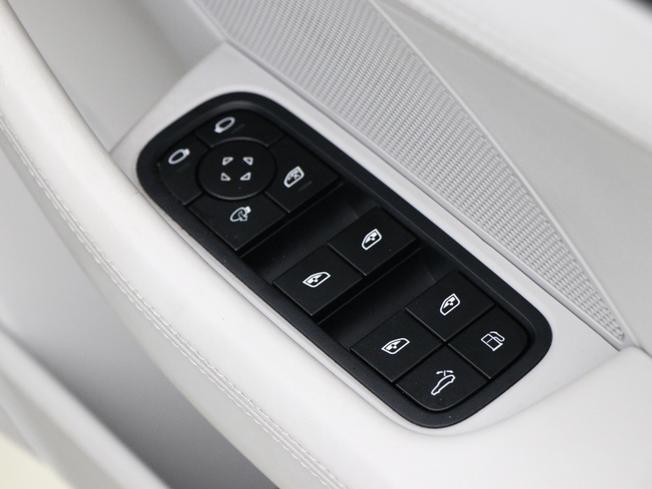 PORSCHE Panamera Photo 29