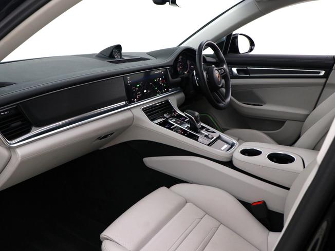 PORSCHE Panamera Photo 3