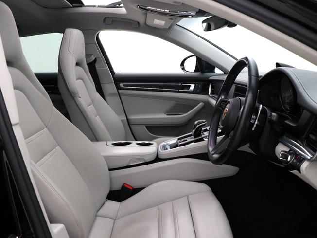 PORSCHE Panamera Photo 32