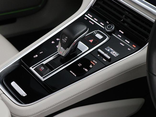 PORSCHE Panamera Photo 34