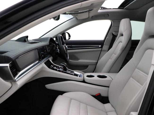 PORSCHE Panamera Photo 37