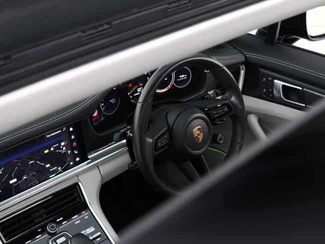 PORSCHE Panamera Photo 39