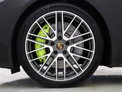 PORSCHE Panamera Photo 4
