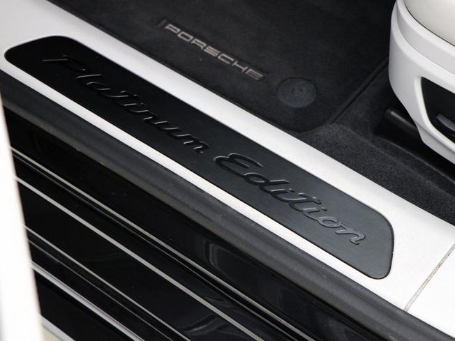PORSCHE Panamera Photo 40