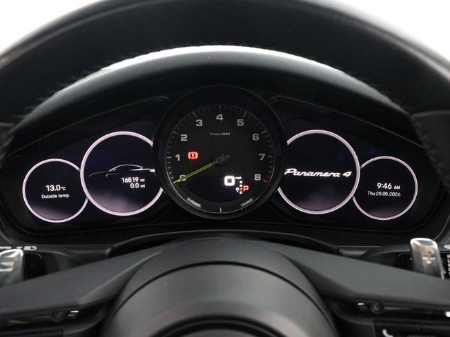 PORSCHE Panamera Photo 42
