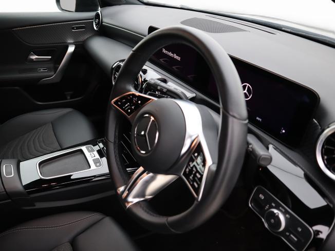 MERCEDES-BENZ A Class Photo 12