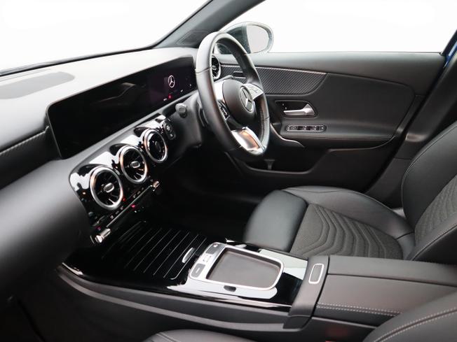 MERCEDES-BENZ A Class Photo 18