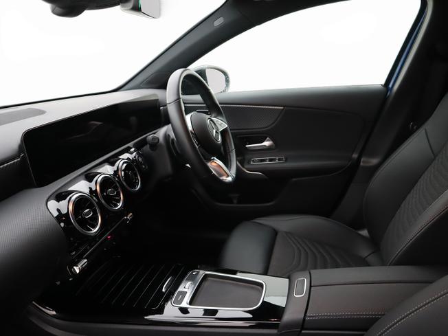 MERCEDES-BENZ A Class Photo 3