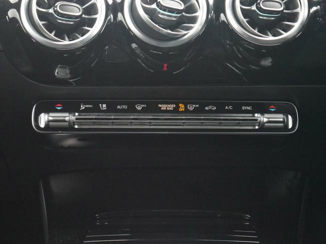MERCEDES-BENZ Cla Class Photo 14