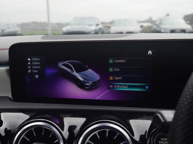 MERCEDES-BENZ Cla Class Photo 22