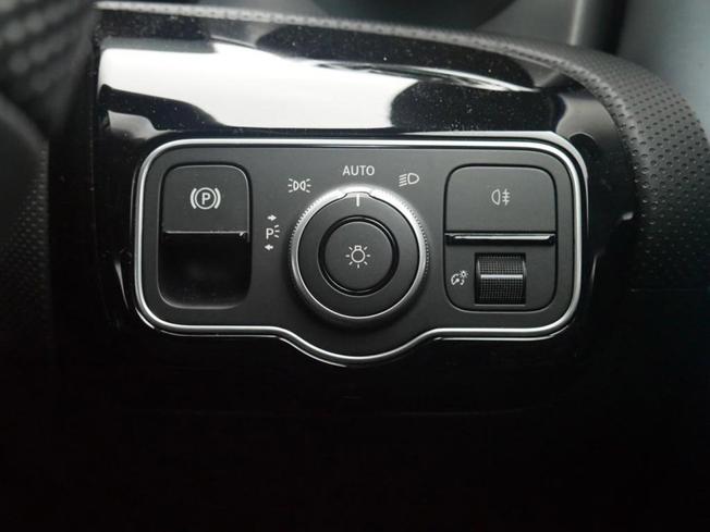 MERCEDES-BENZ Cla Class Photo 38