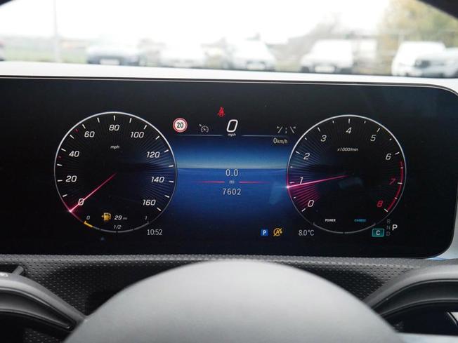 MERCEDES-BENZ Cla Class Photo 4